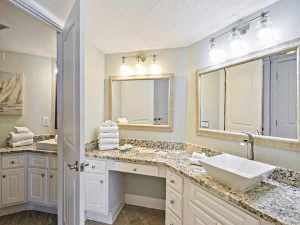 Vacation Condo in Destin Sleeps 9 Guests